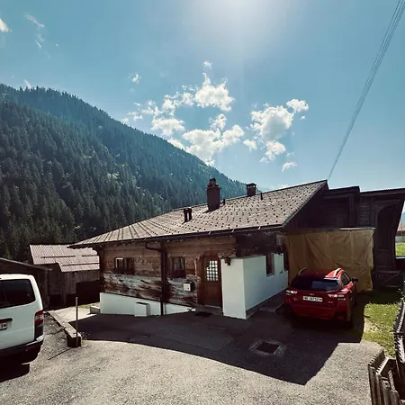 Gemuetliches Rosa An Der Langlaufloipe