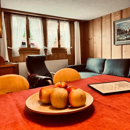 Gemuetliches Rosa An Der Langlaufloipe Gadmen