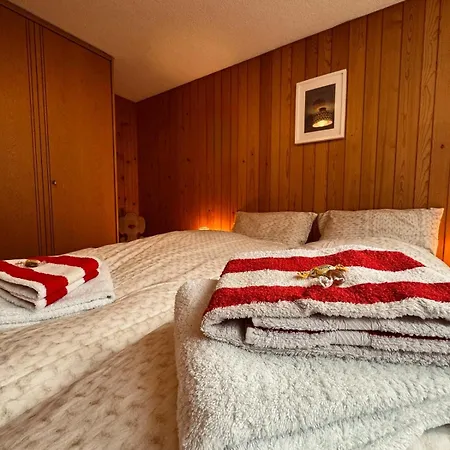 Gemuetliches Rosa An Der Langlaufloipe *