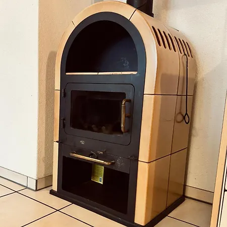 Gemuetliches Rosa An Der Langlaufloipe *