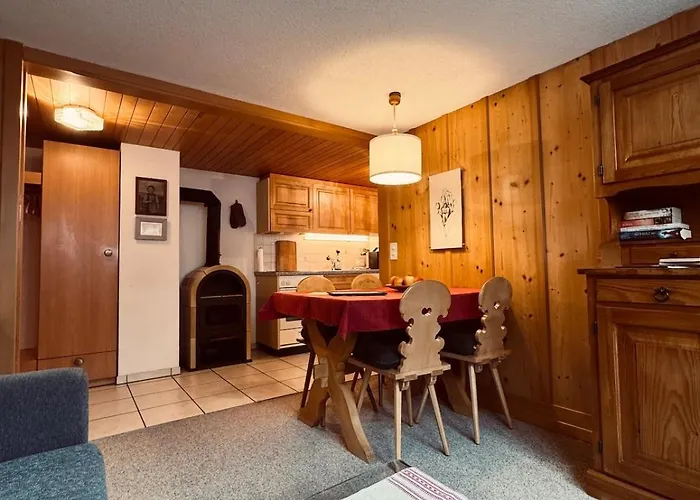 Gemuetliches Rosa An Der Langlaufloipe