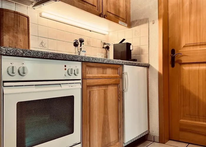 Gemuetliches Rosa An Der Langlaufloipe * Gadmen