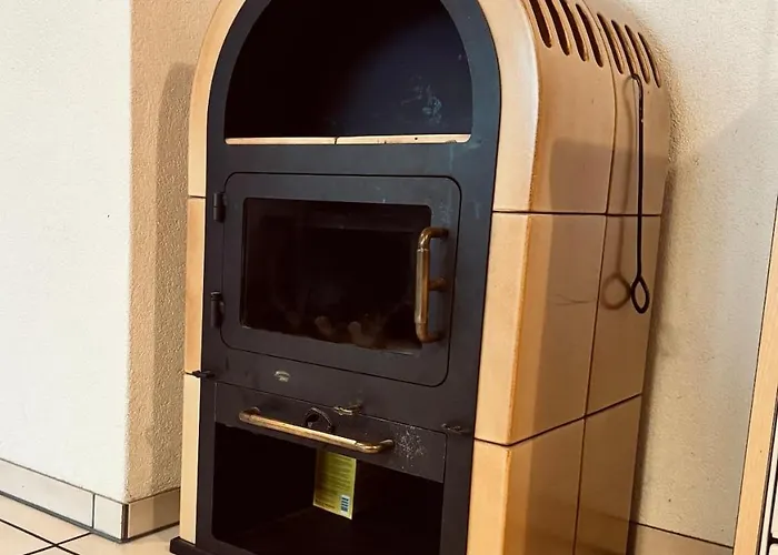 Gemuetliches Rosa An Der Langlaufloipe *